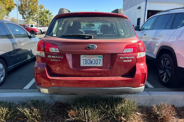 Used 2013  Subaru 2.5i image 6