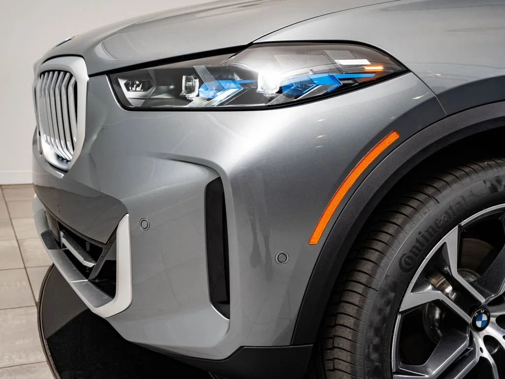 New 2026 Skyscraper Grey Metallic BMW xDrive40i image 3