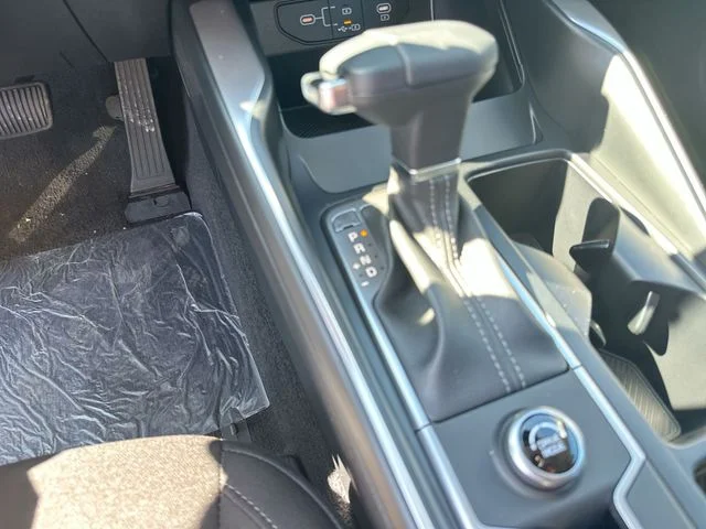 New 2026 White Pearl Kia LX image 22