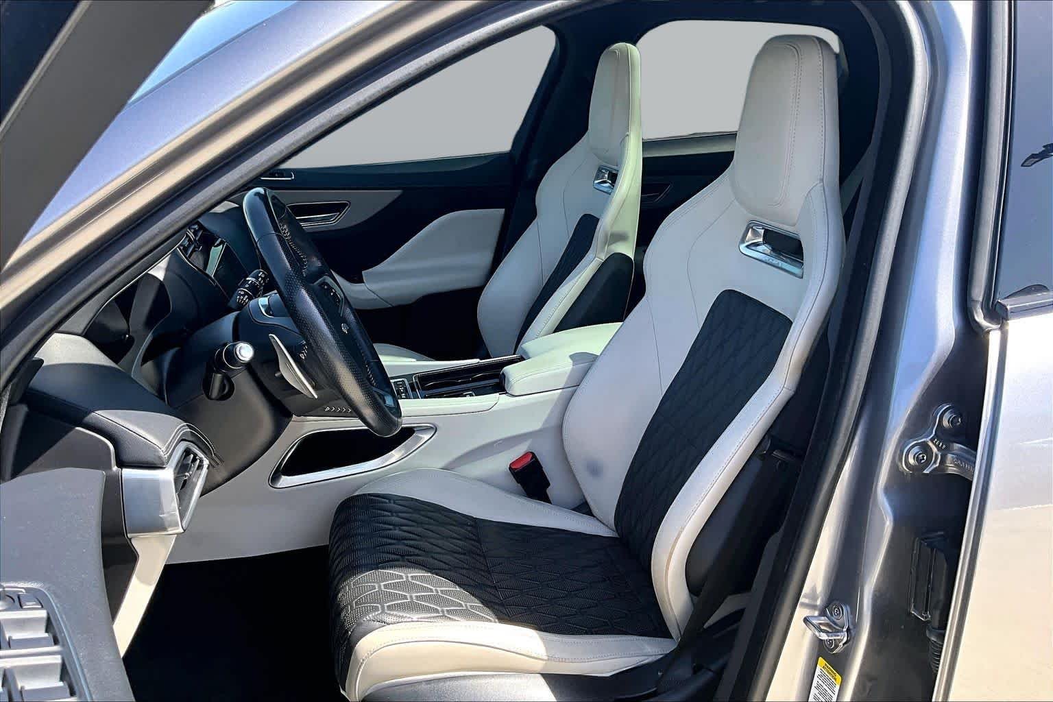 Used 2020 Eiger Grey Metallic Jaguar SVR image 8