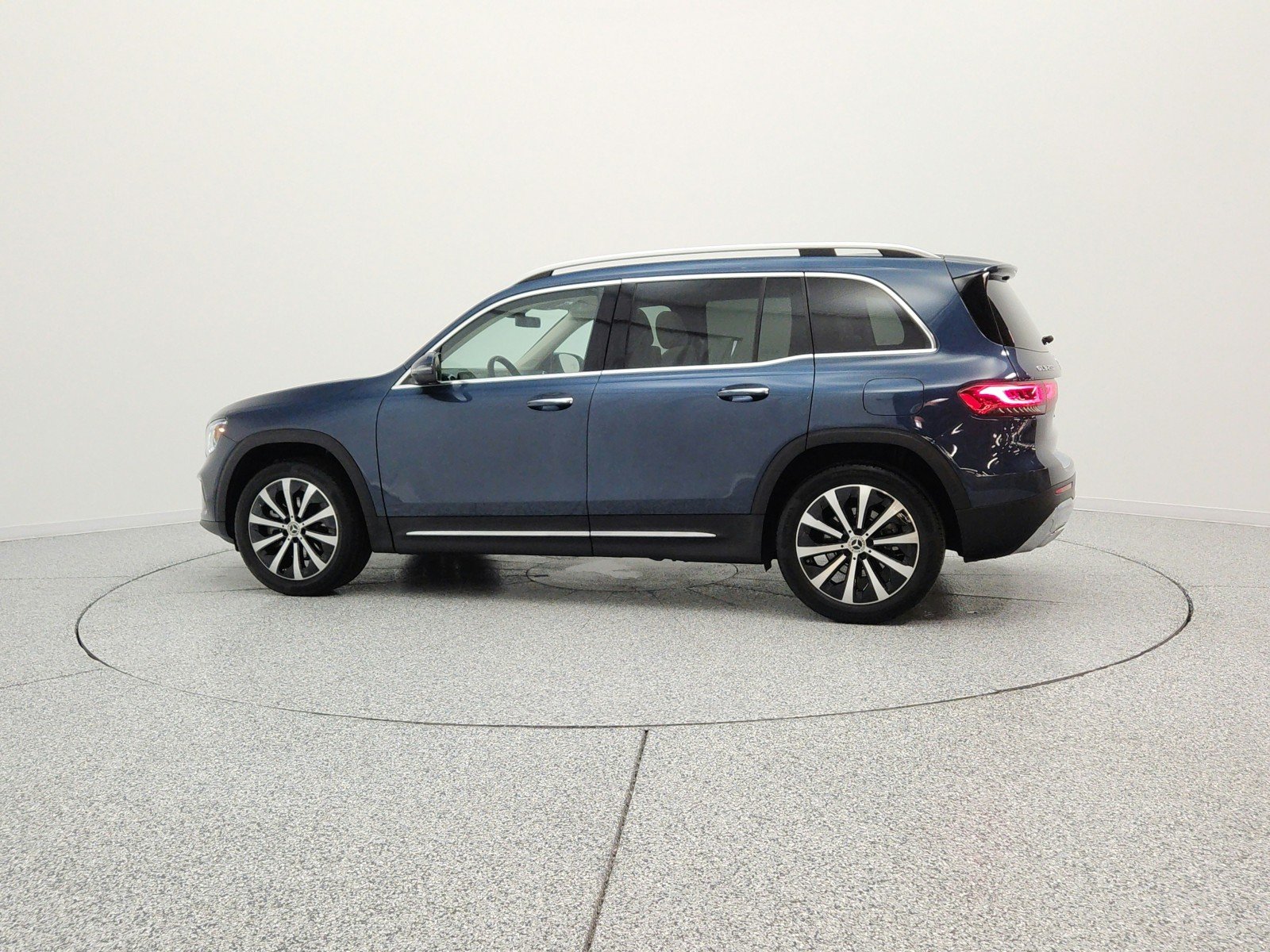 Used 2023 Denim Blue Metallic Mercedes-Benz GLB 250 SUV image 8