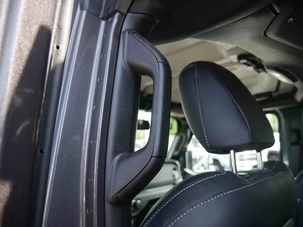 Used 2025 Gray Jeep Rubicon image 18