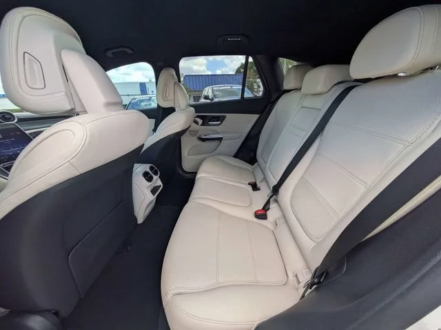 Used 2023 Polar White Mercedes-Benz GLC 300 image 4