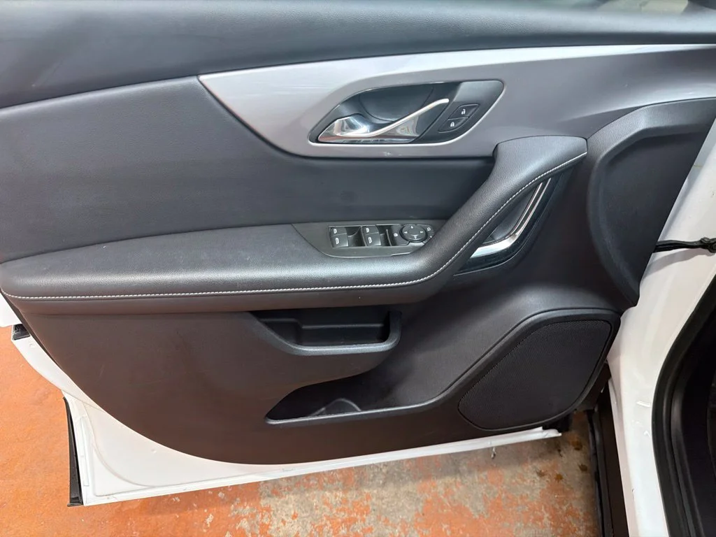 Used 2025 Summit White Chevrolet LT image 19