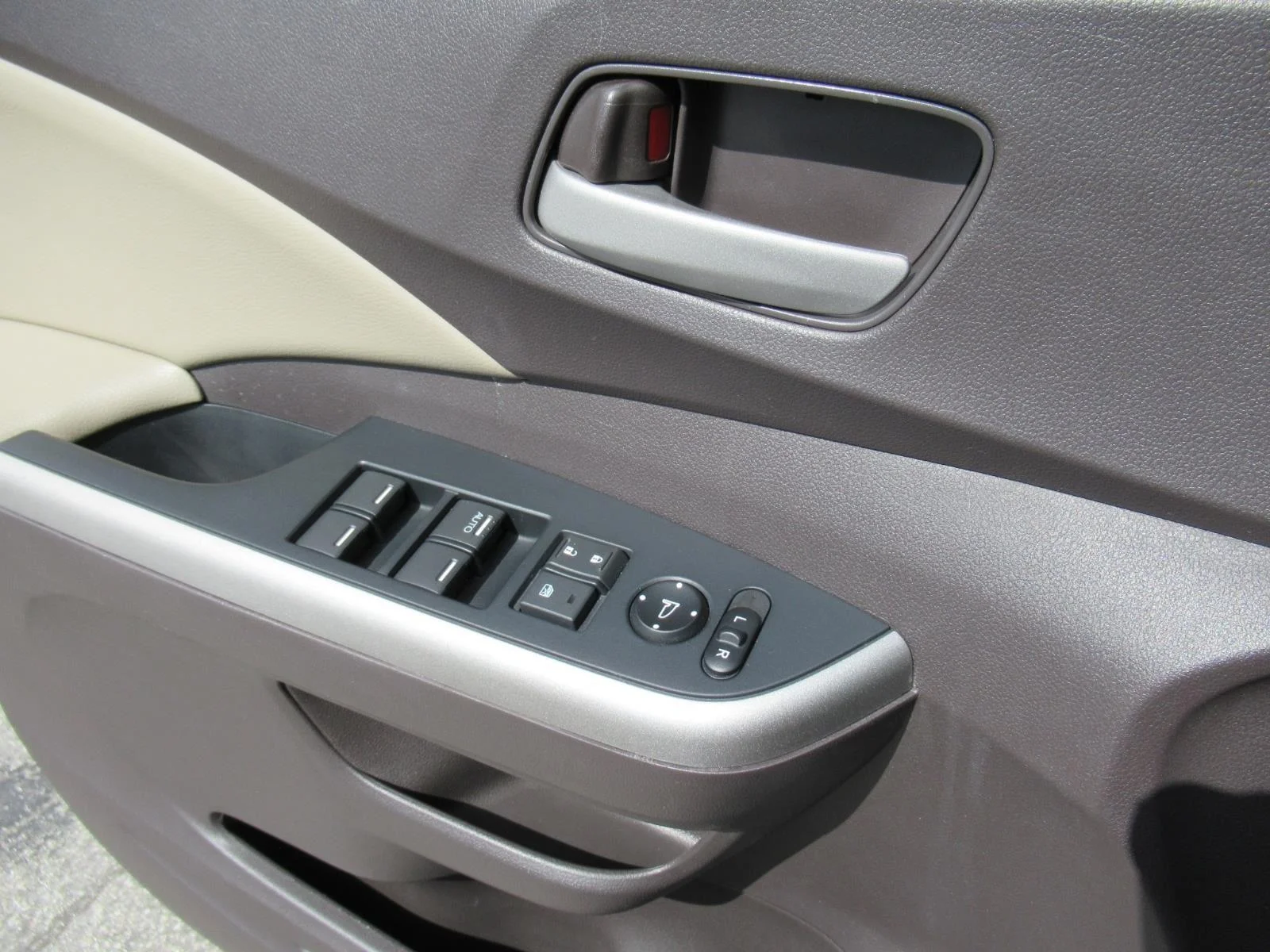 Used 2014 White Honda EX-L image 21