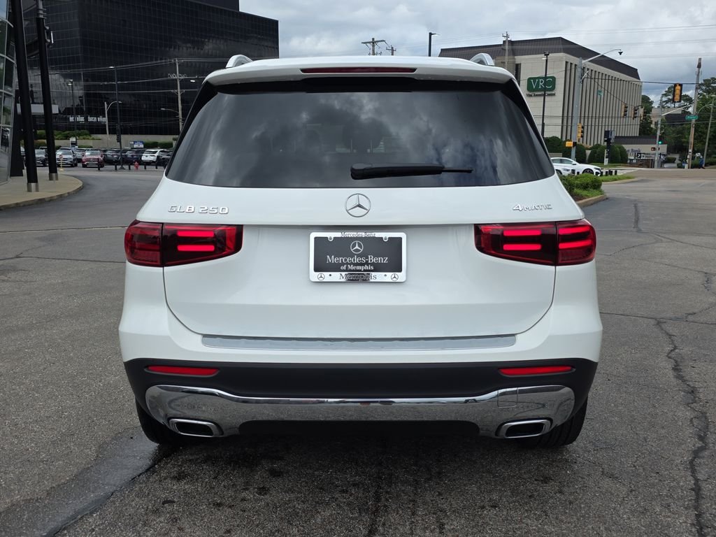 New 2026 White Mercedes-Benz GLB 250 image 4