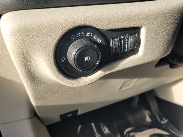 Used 2023 Black Chrysler Touring L image 19