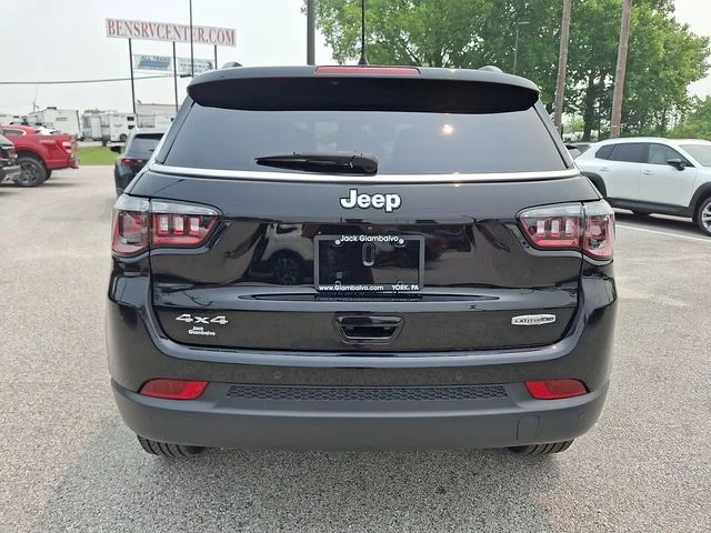 Used 2023 Black Jeep Latitude Lux image 6