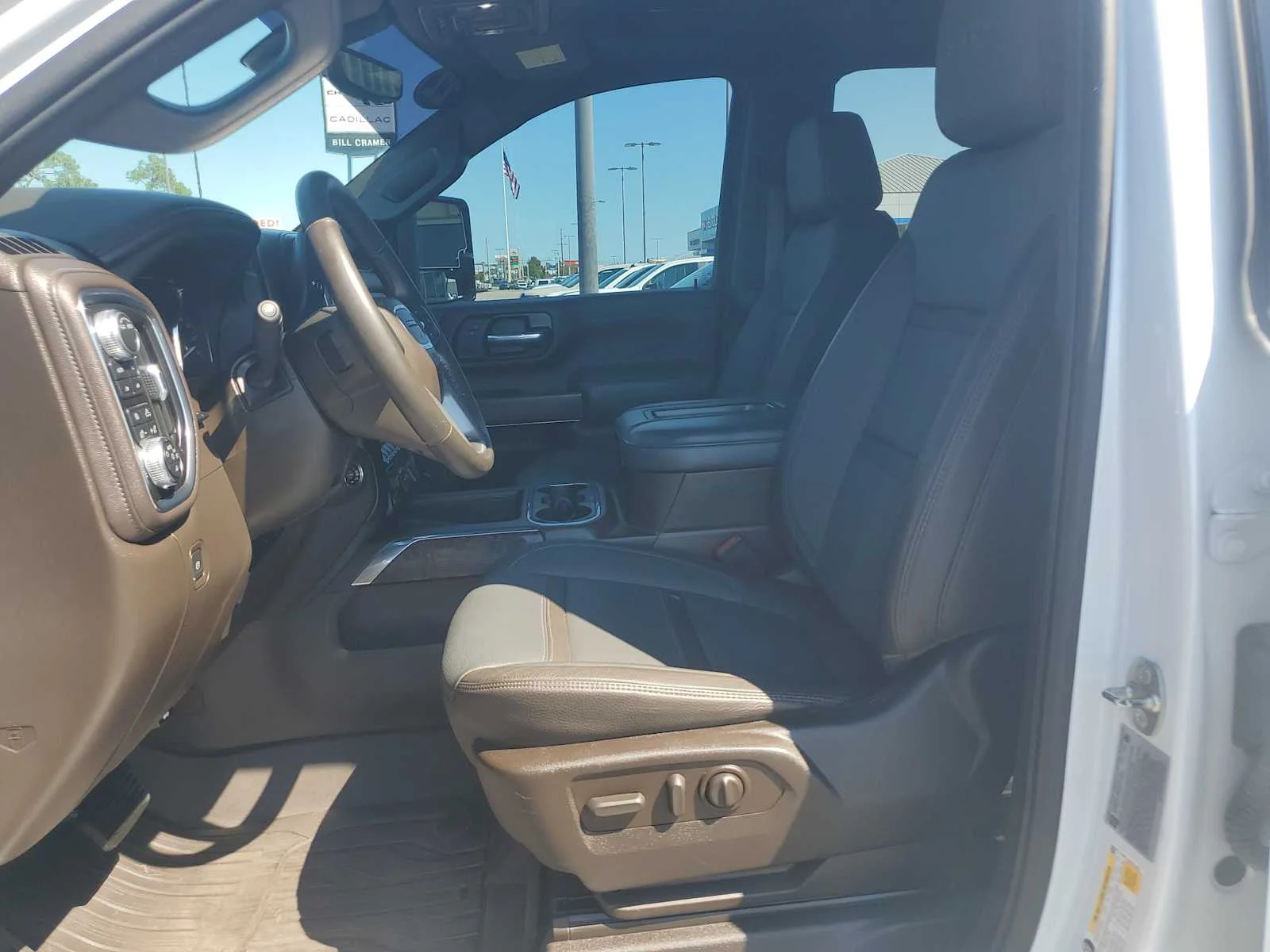 Used 2022 WHITE FROST TRICOAT GMC Denali image 21