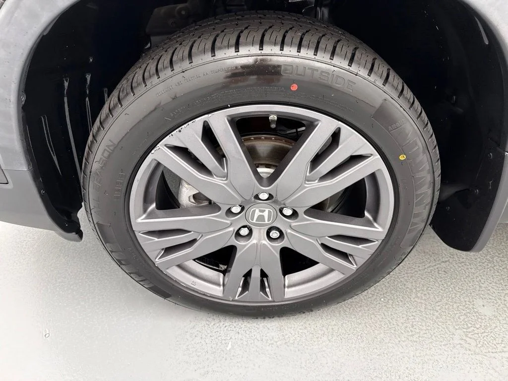 Used 2021  Honda EX-L image 4