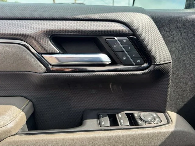 Used 2022 Blue Chevrolet ZR2 image 20