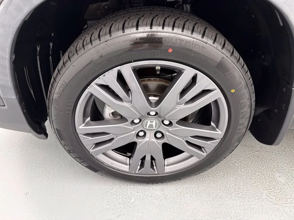 Used 2021  Honda EX-L image 4