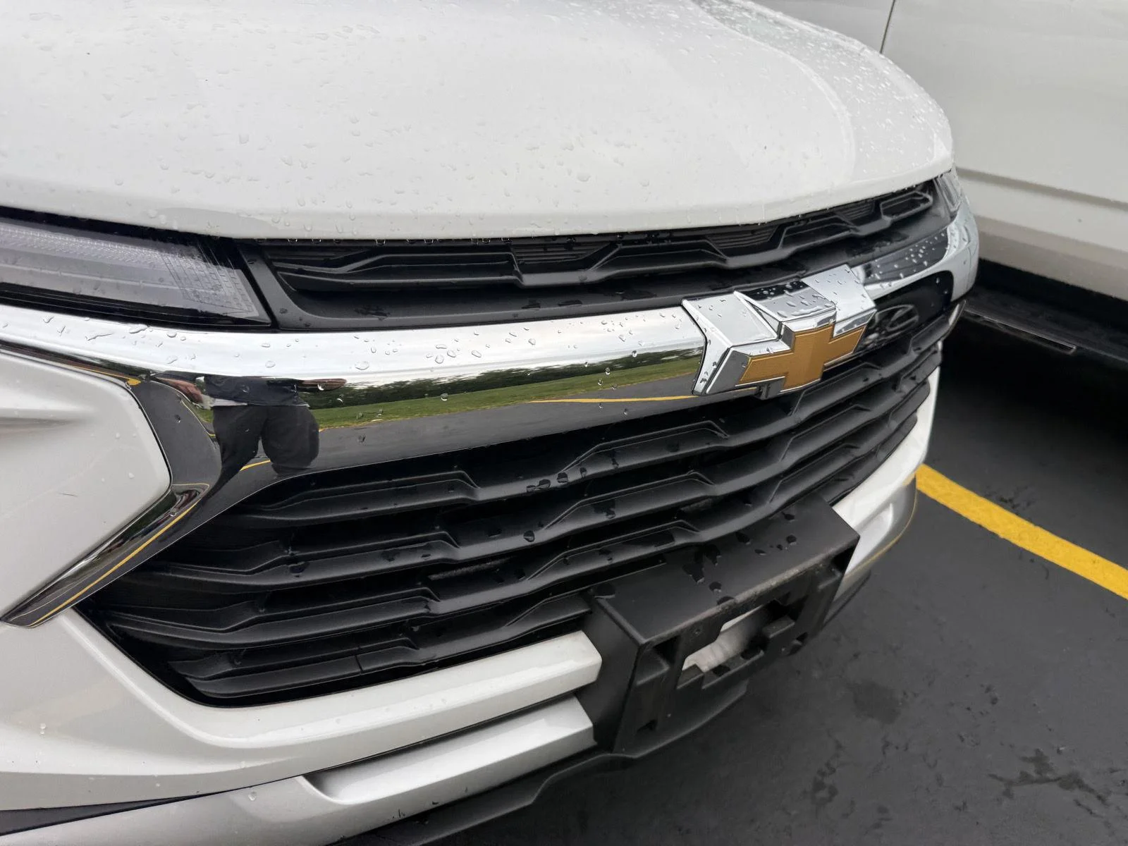 Used 2025 Summit White Chevrolet LT image 2