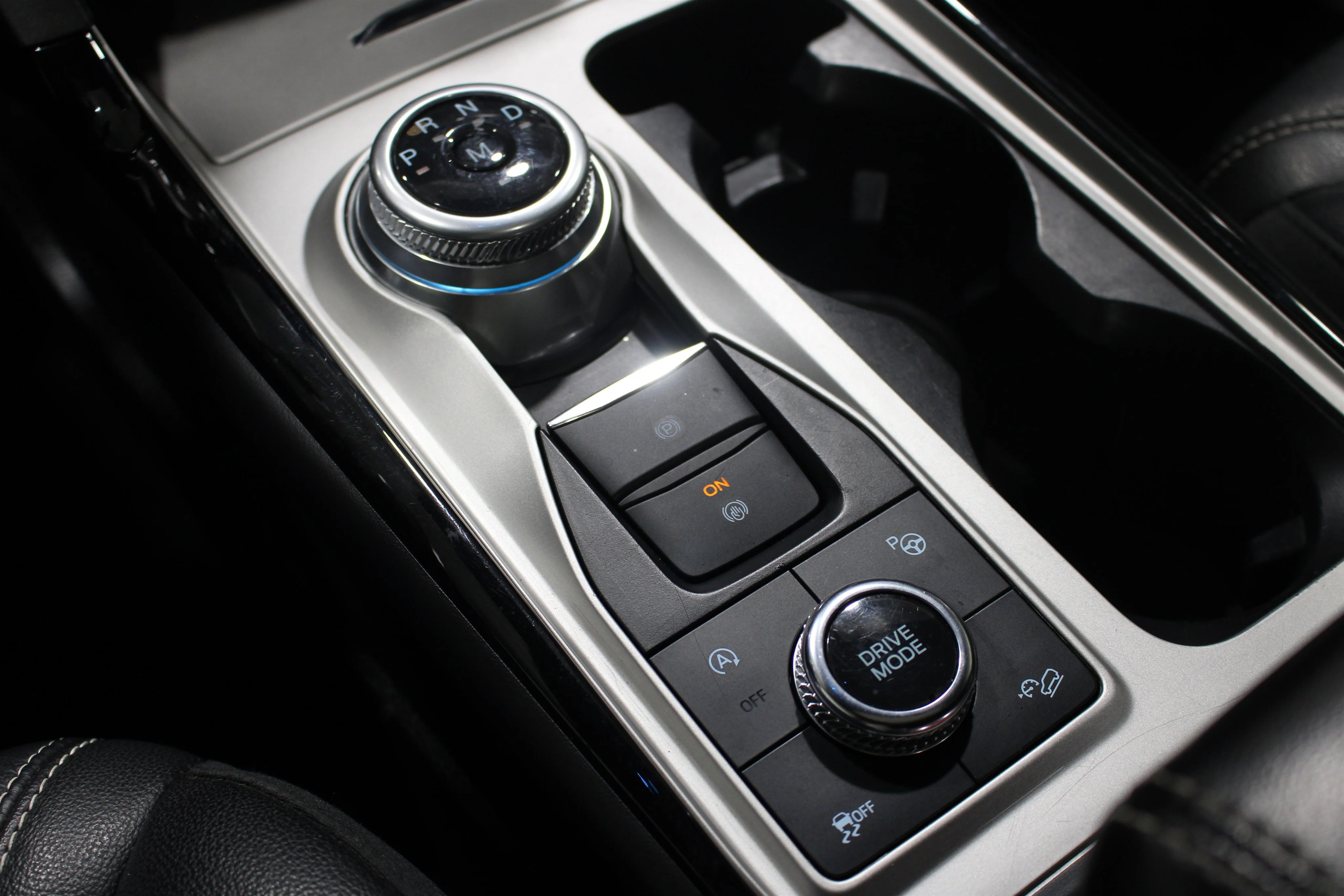2022 Ford Explorer ST - Photo 18