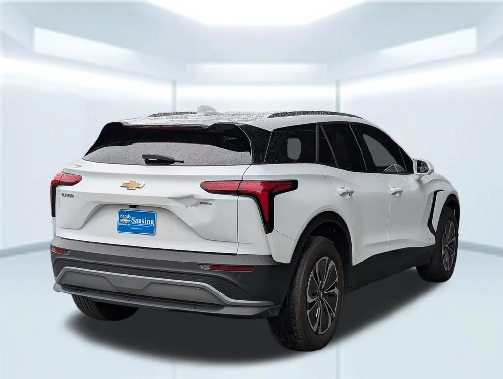 Used 2024 White Chevrolet LT image 6