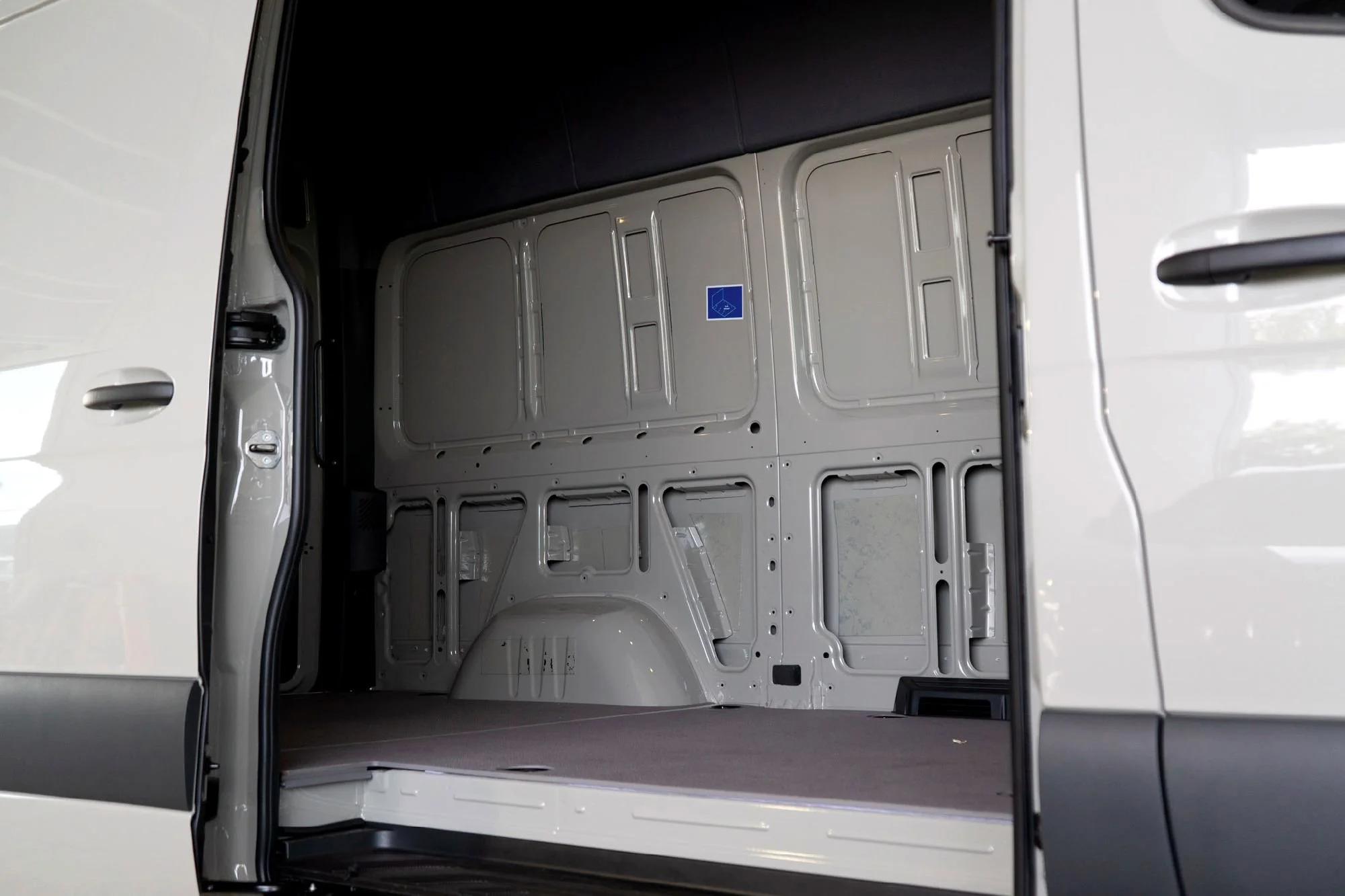 New 2025  Mercedes-Benz Cargo 144 WB image 19