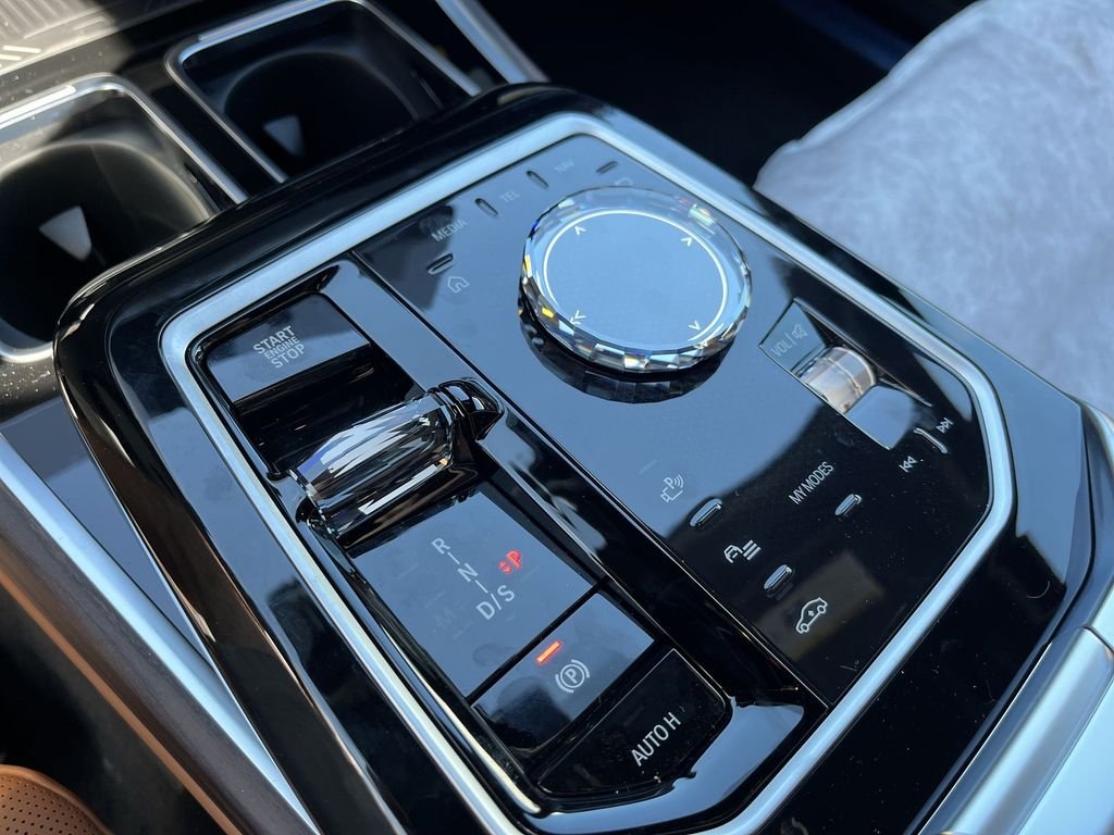 New 2026 White Metallic BMW 740i xDrive image 16