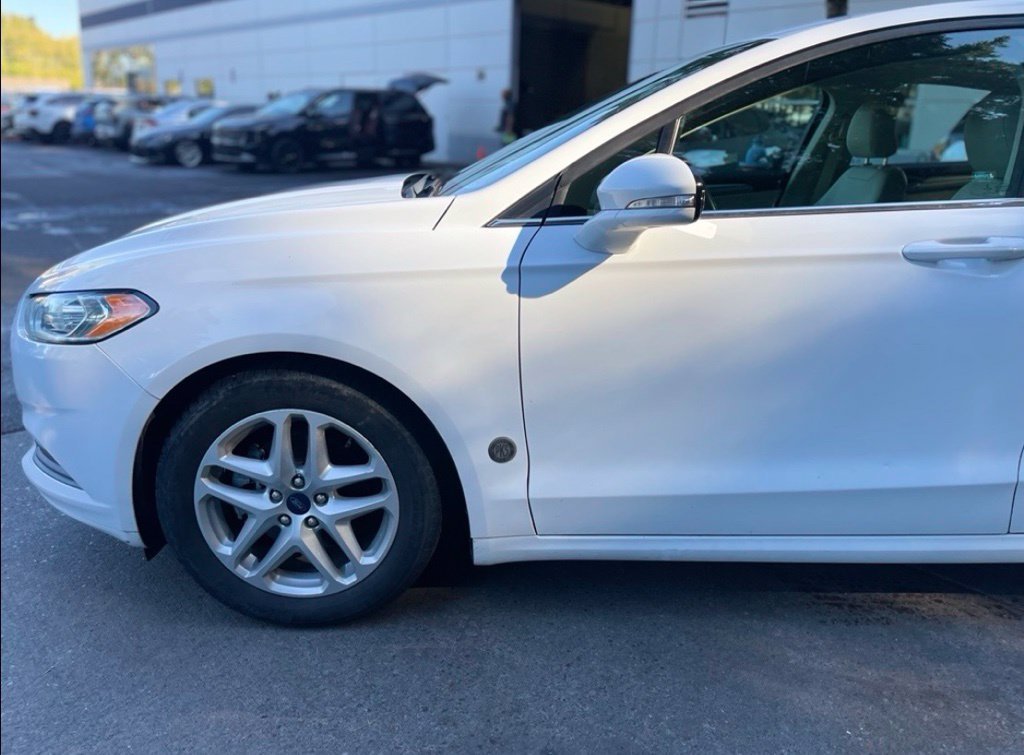 Used 2016 Oxford White Ford SE image 8