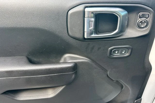 Used 2021 White Jeep Mojave image 10