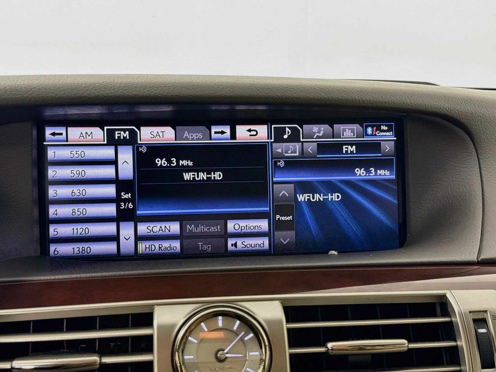 Used 2014 Starfire Pearl Lexus 460 image 15