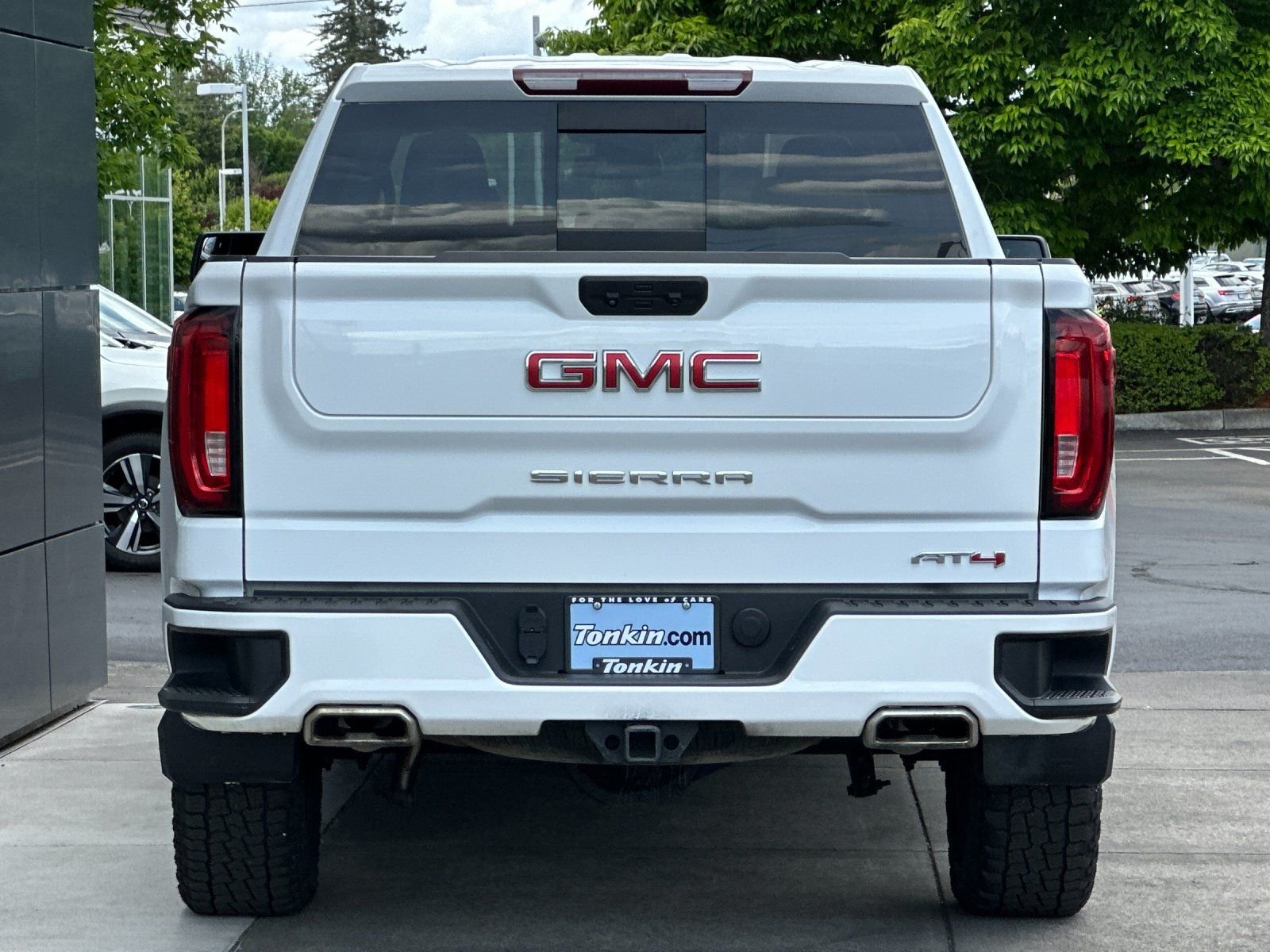 Used 2022 Summit White GMC AT4 image 3