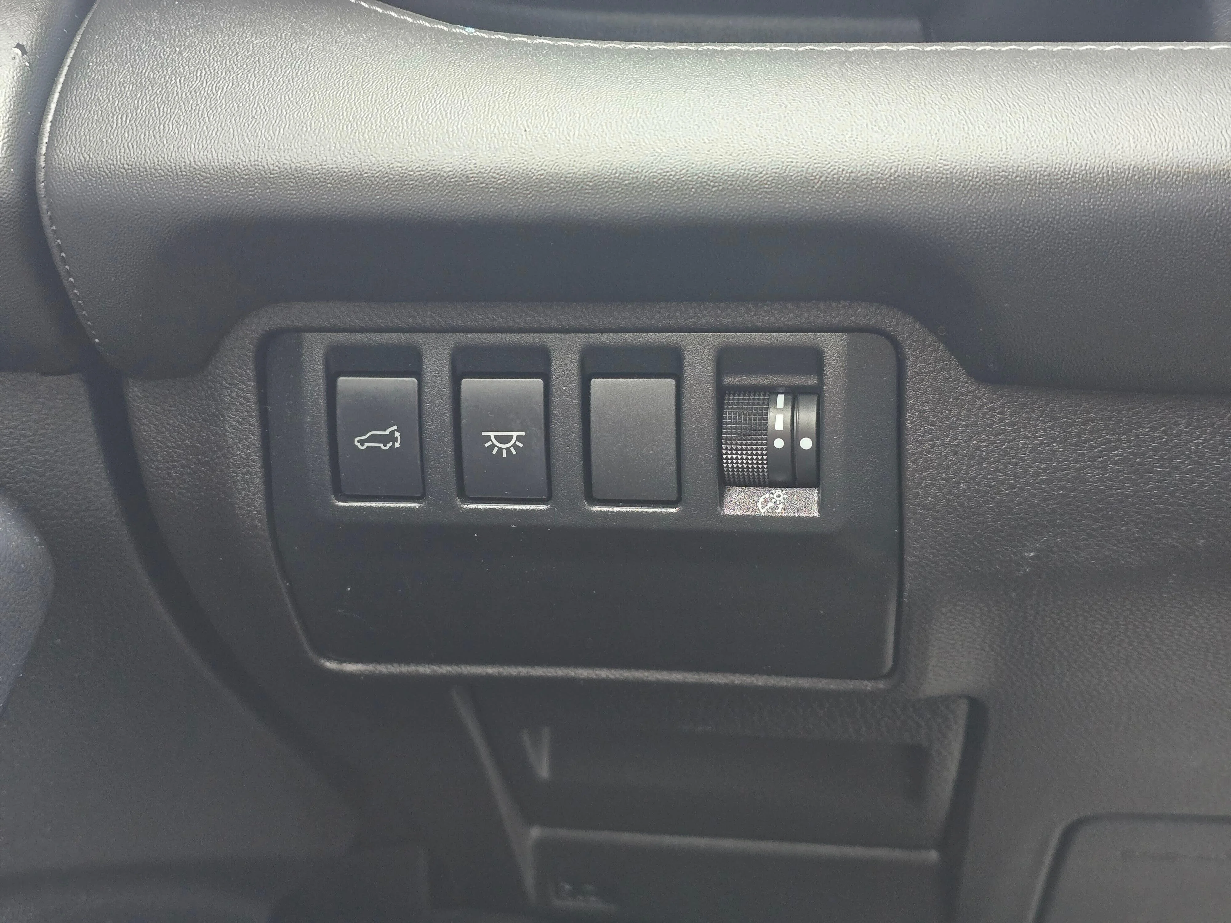Used 2023 Green Metallic Subaru Limited image 18