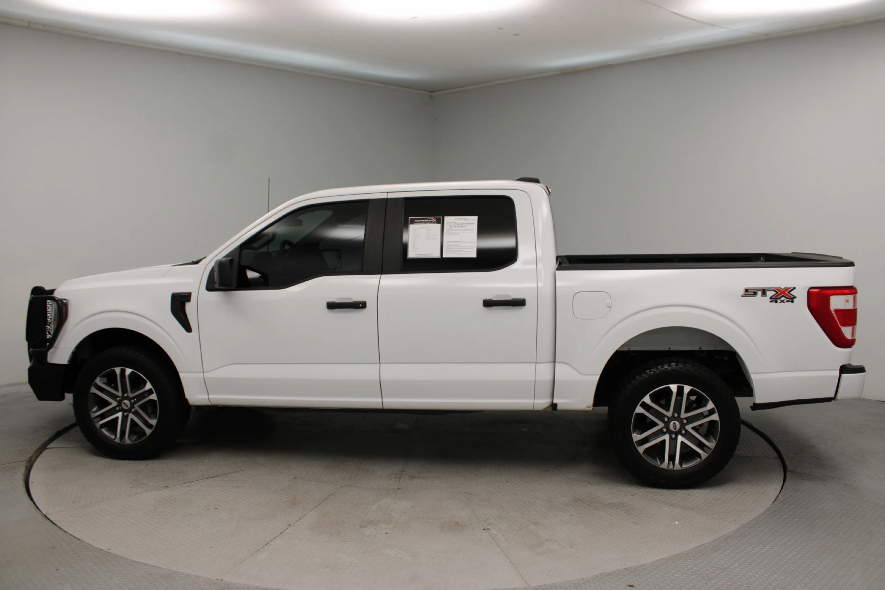 Used 2023 OXFORD WHITE Ford xl 4WD SUPERCREW 5.5