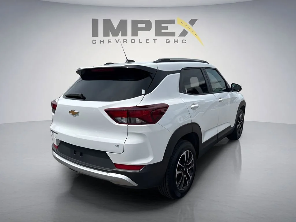 Used 2025 Summit White Chevrolet LT image 5