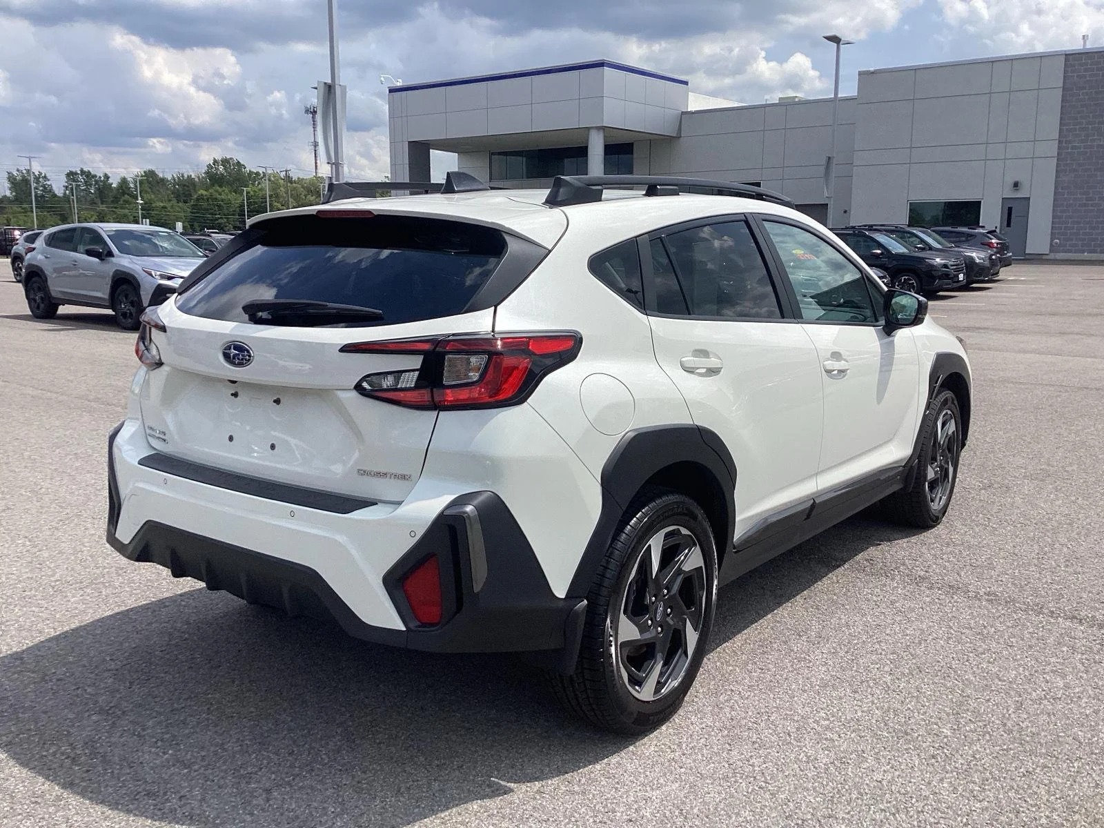 Used 2024 Crystal White Pearl Subaru Limited image 8