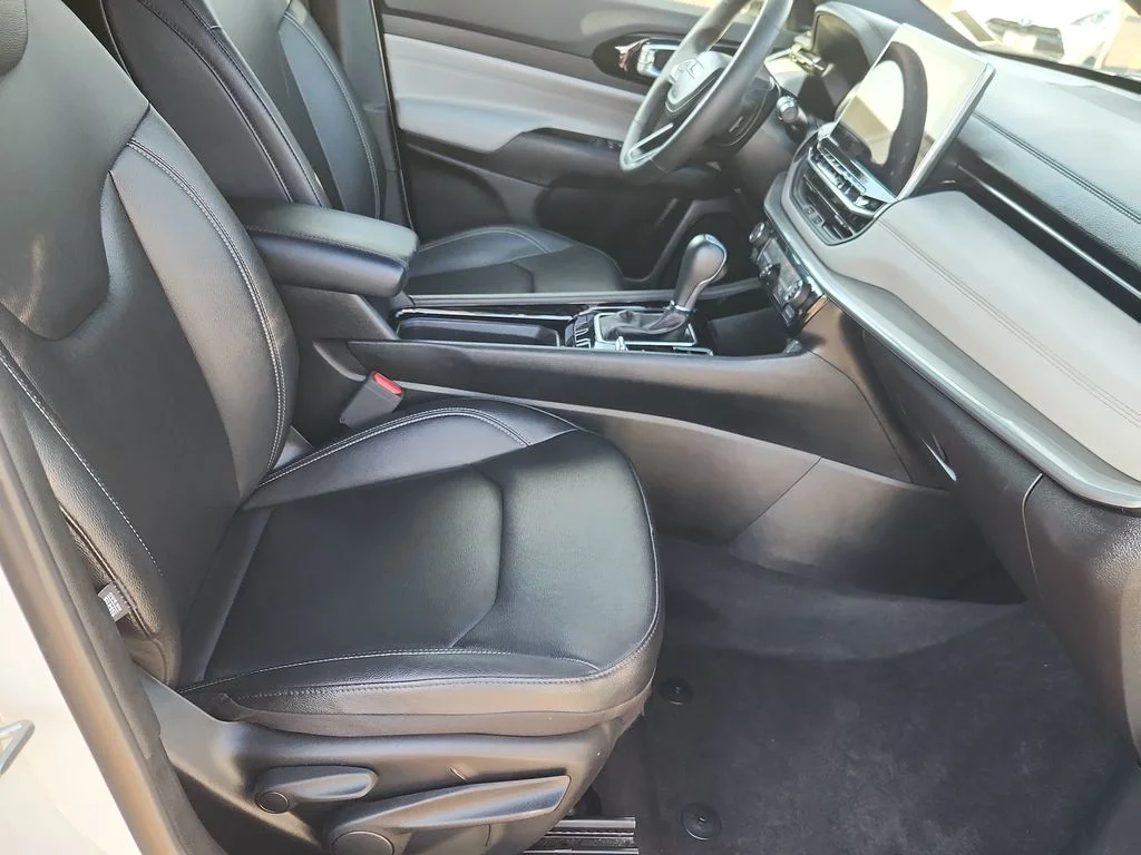 Used 2025 White Jeep Limited image 15