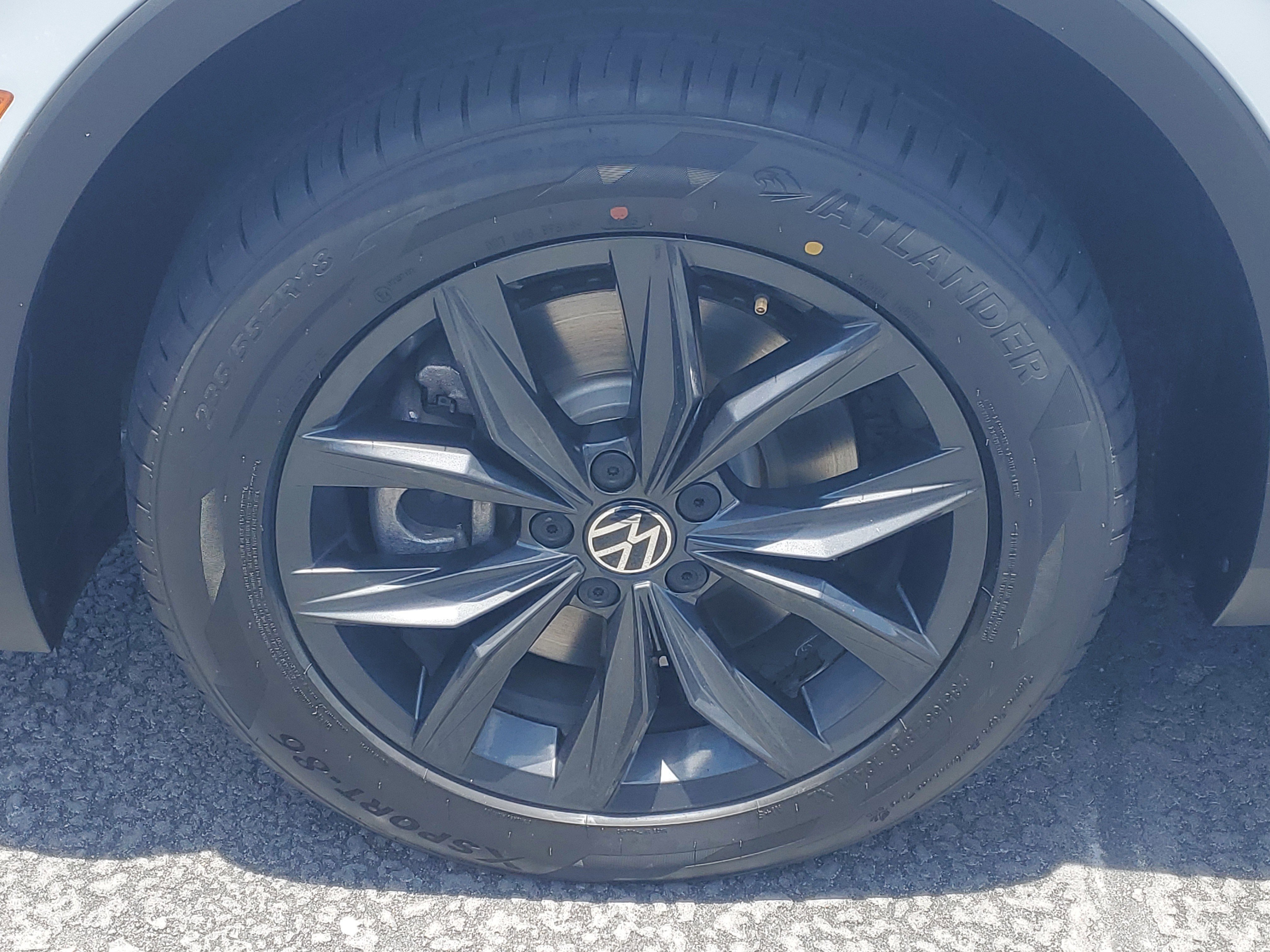 Used 2024 White Volkswagen SE image 4