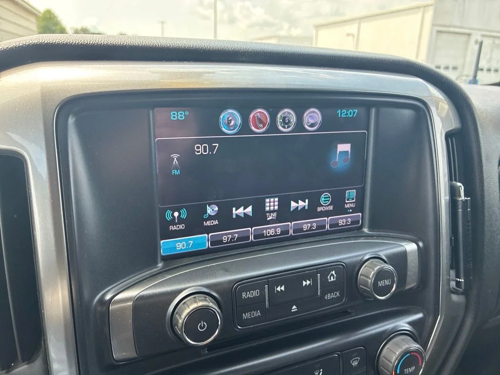 Used 2019 Silver Chevrolet LT image 5