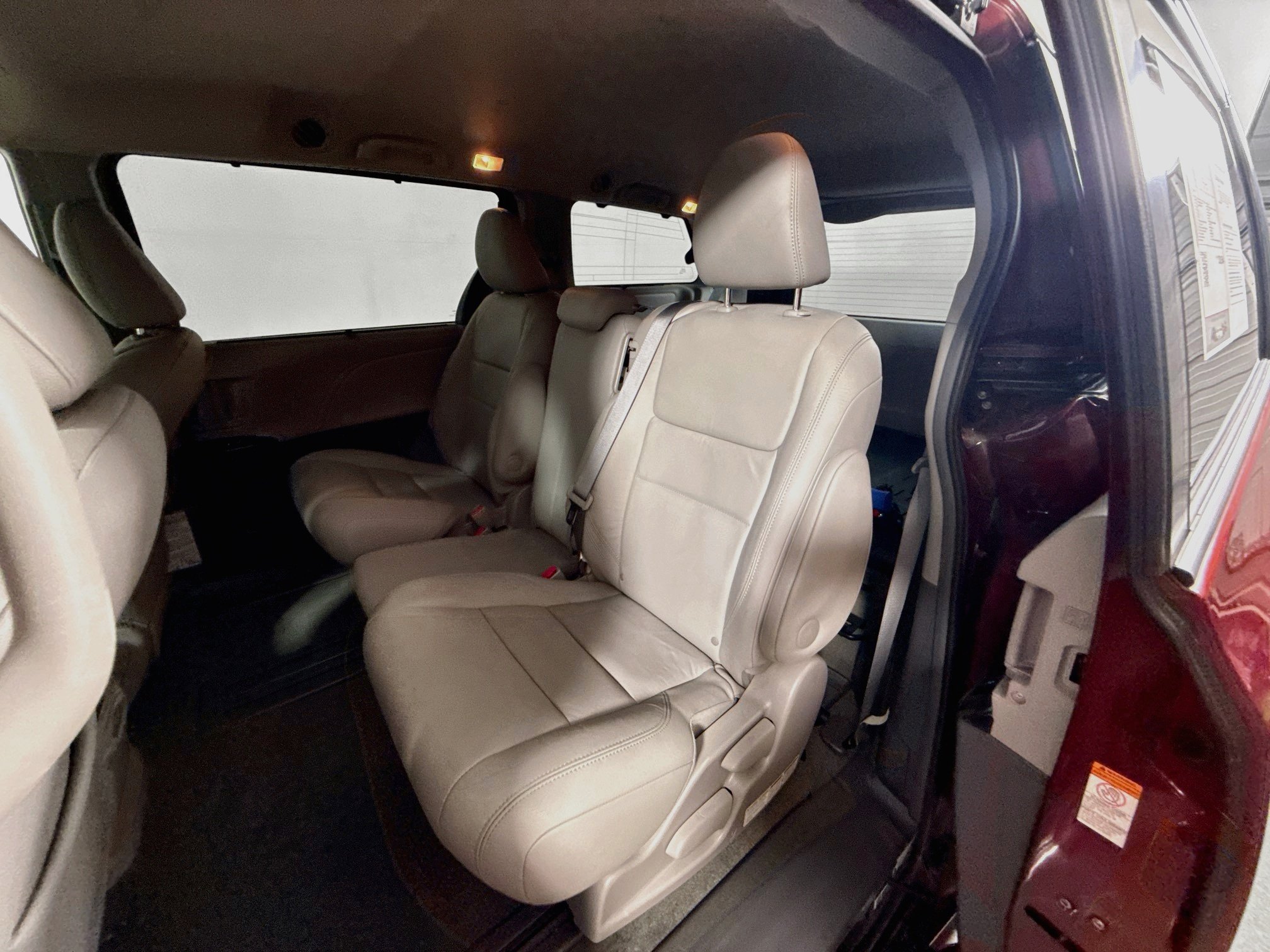 Used 2016 Salsa Red Pearl Toyota XLE image 23