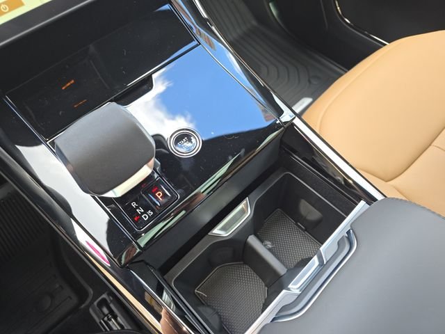 New 2026 British Racing Green Land Rover Dynamic SE image 18