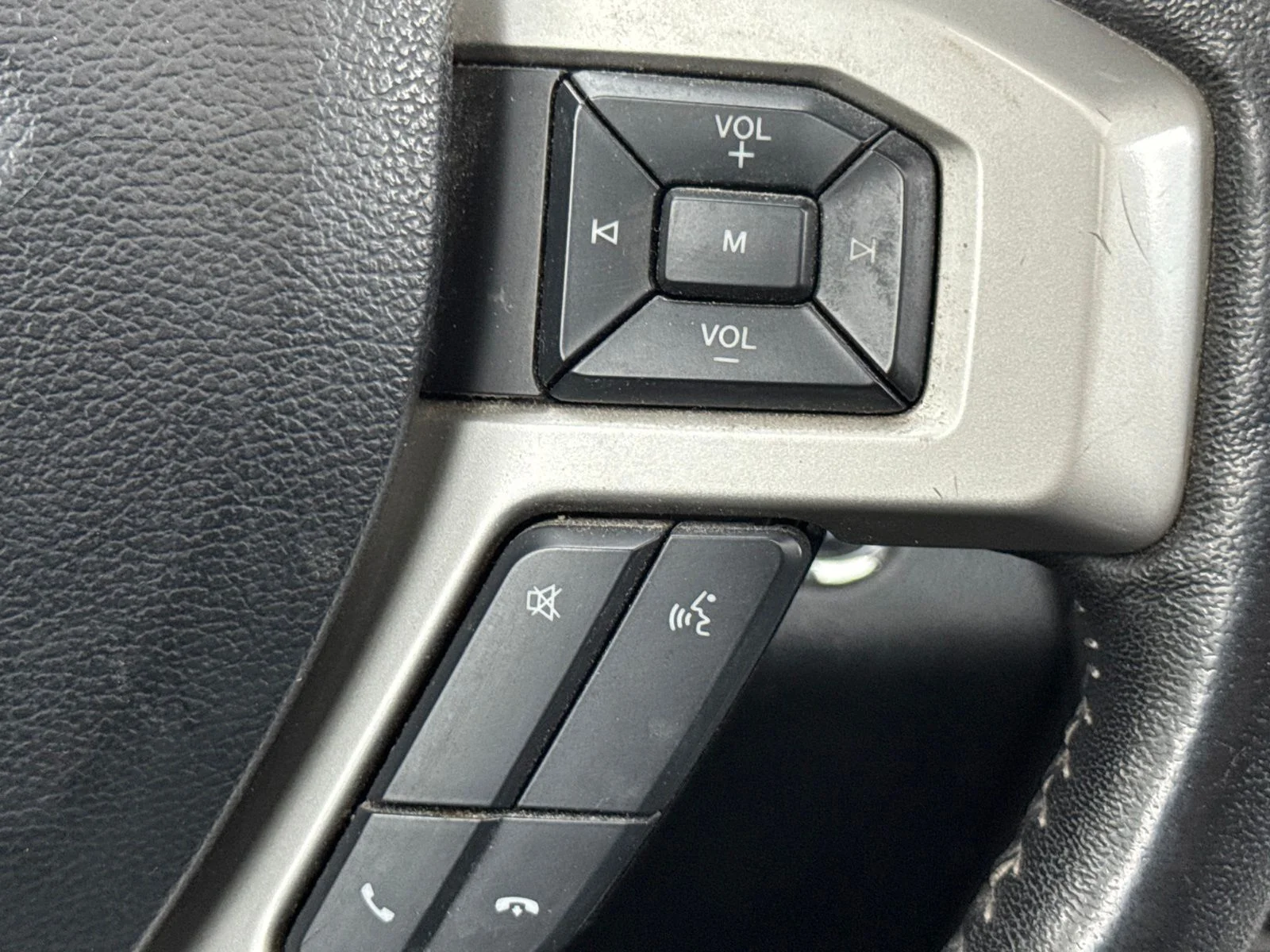 Used 2019 Agate Black Metallic Ford Lariat image 27