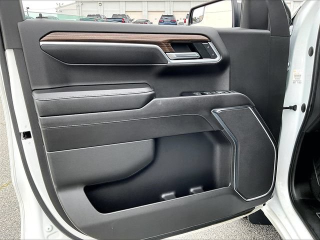 Used 2022 Summit White Chevrolet LT image 9