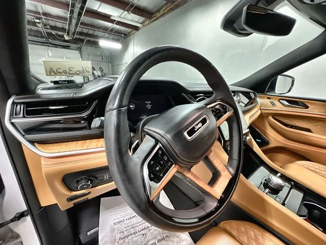 Used 2023 White Jeep Summit image 10