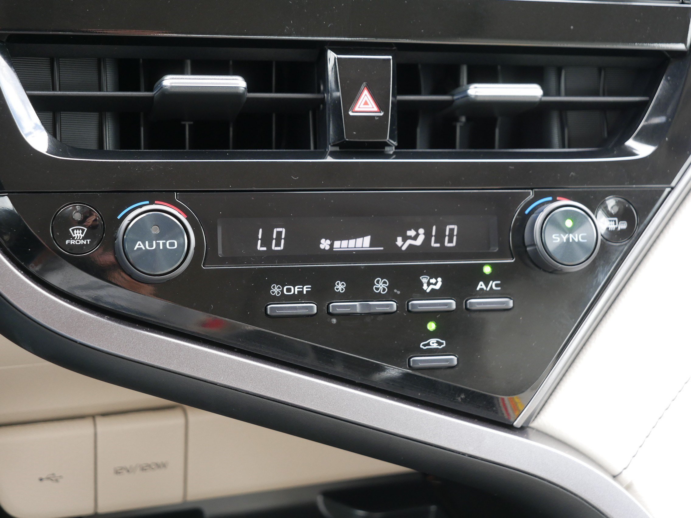 Used 2023 Wind Chill Pearl Toyota XLE image 23