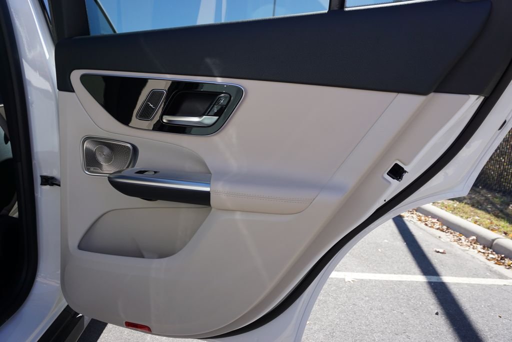 Used 2026 Polar White Mercedes-Benz GLC 300 image 52
