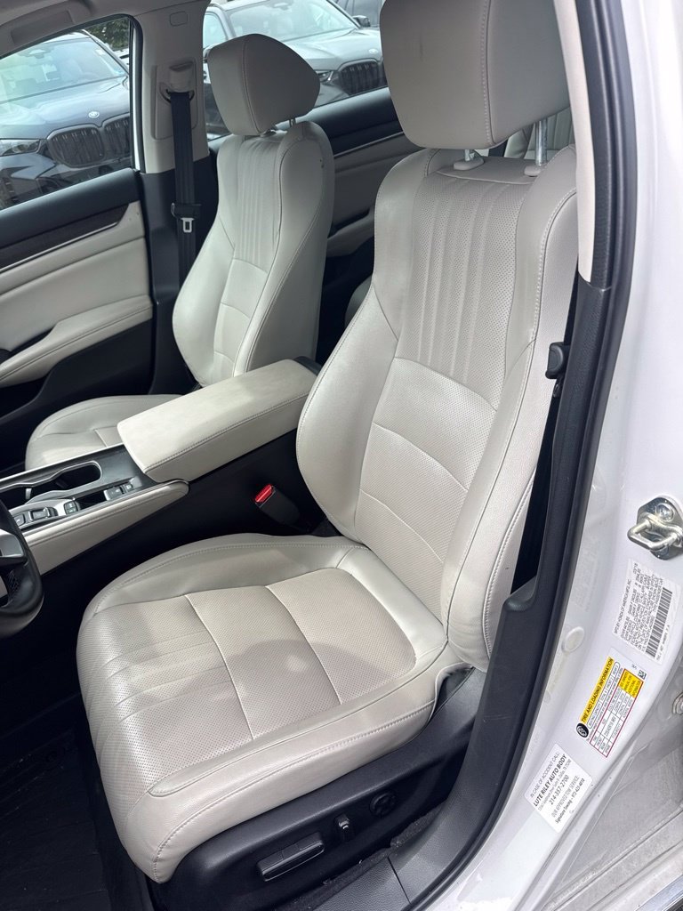 Used 2018 White Honda Touring 2.0T image 6