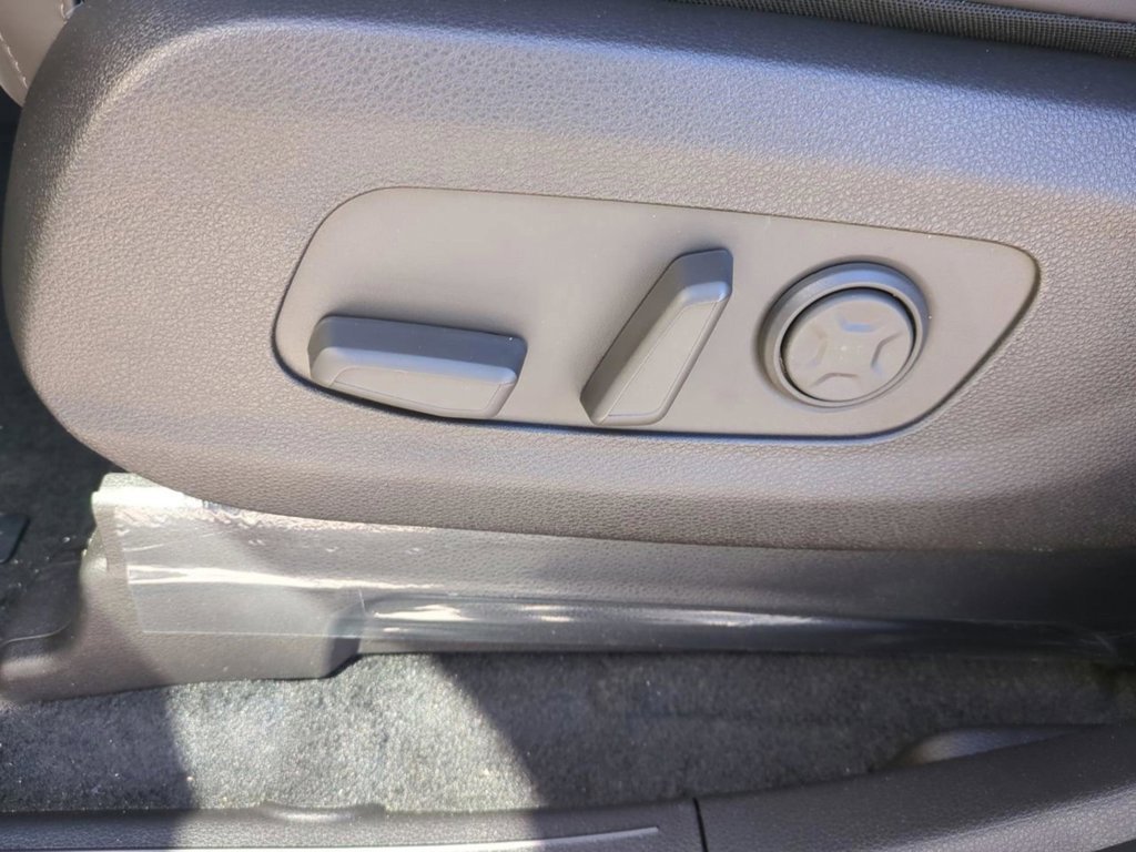 New 2026 Ivory Silver Kia EX image 23