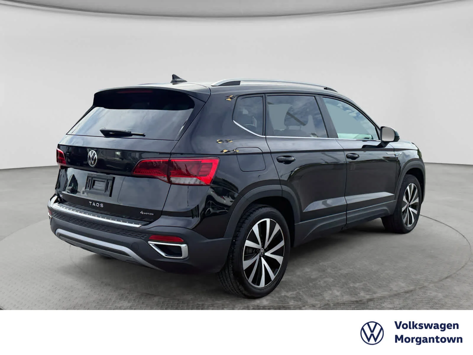 Used 2023 Deep Black Pearl Volkswagen SE image 5