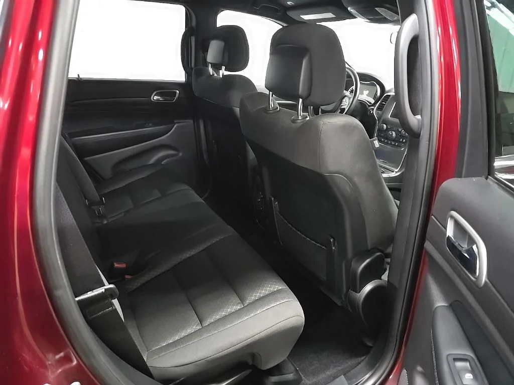 Used 2018 Red Jeep Laredo image 19
