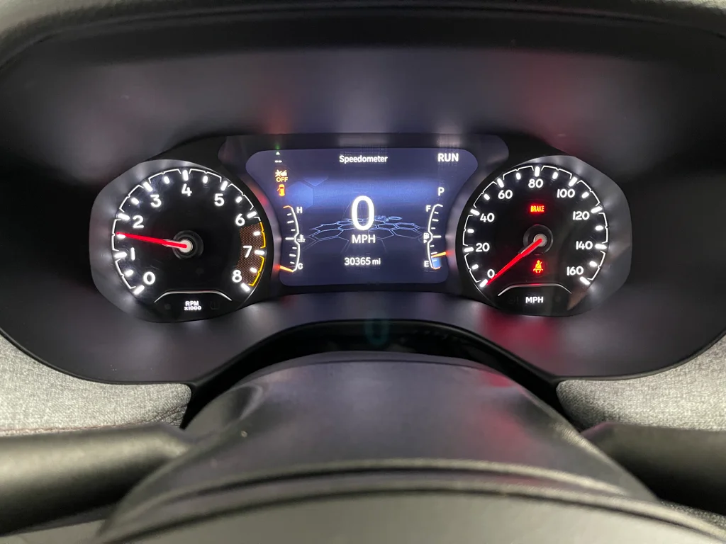 Used 2022 Silver Jeep Latitude Lux image 25