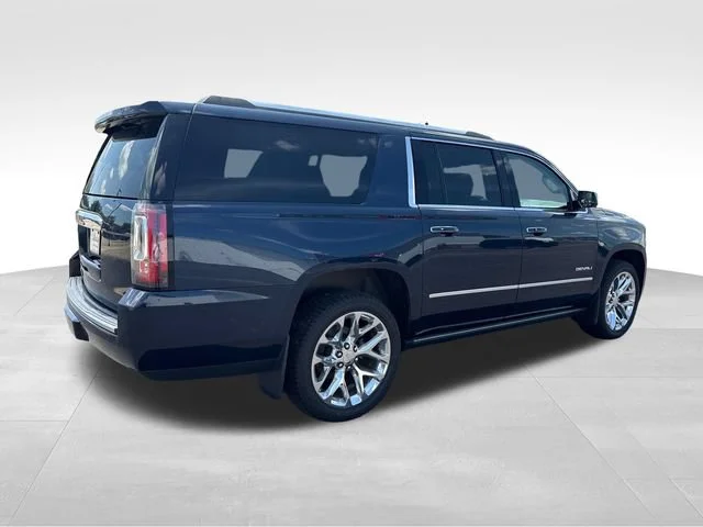 Used 2020 DARK SAPPHIRE BLUE METALLIC GMC Denali image 6