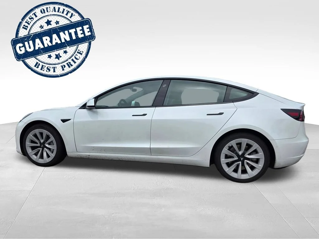 Used 2022  Tesla RWD image 4