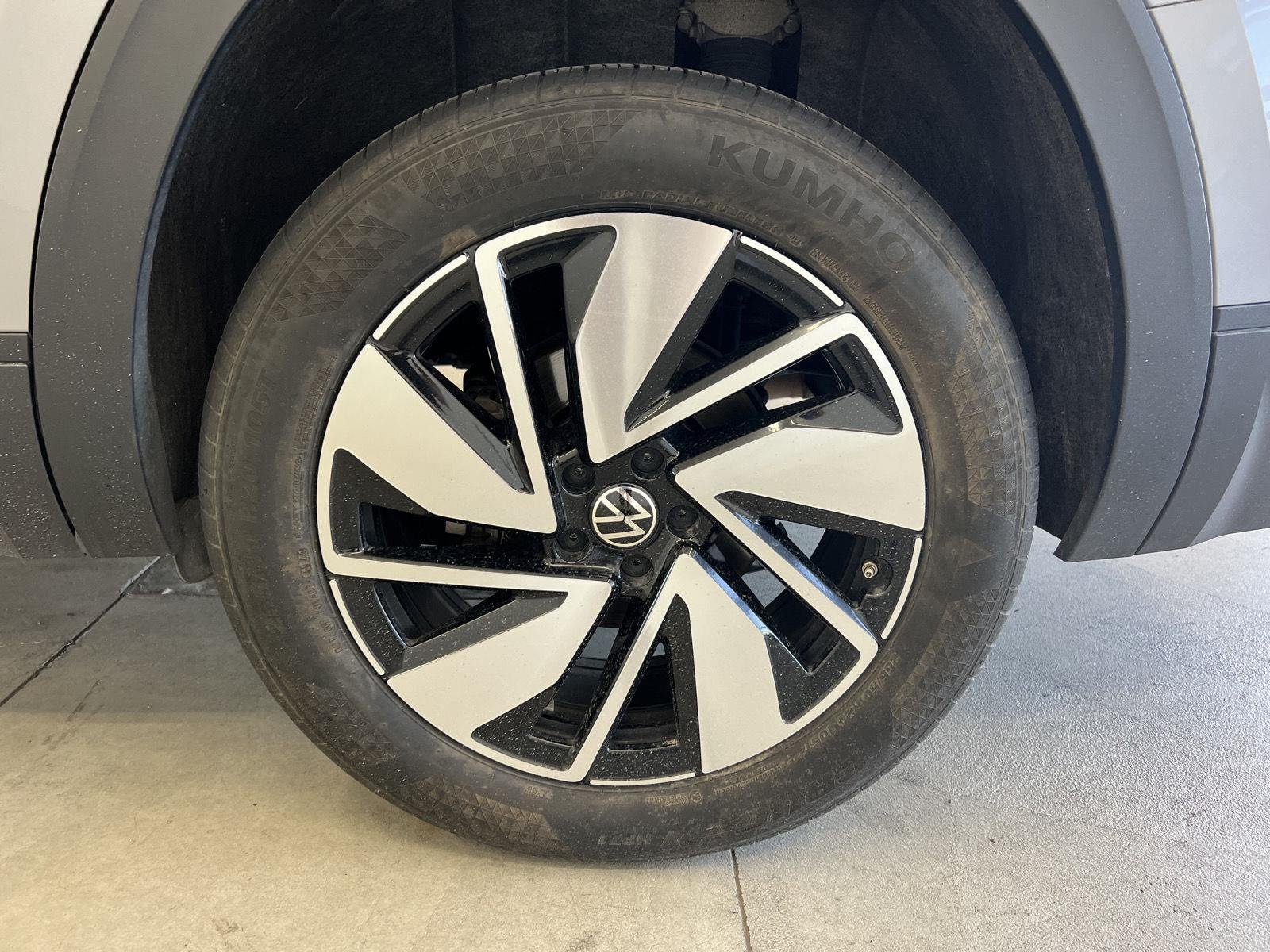 2025 Volkswagen Atlas SE w/Tech - Photo 10
