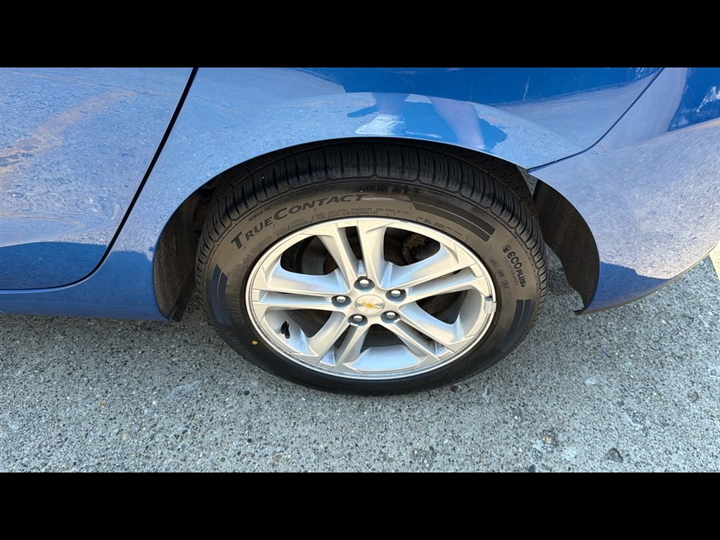 Used 2017 Kinetic Blue Metallic Chevrolet LT image 26