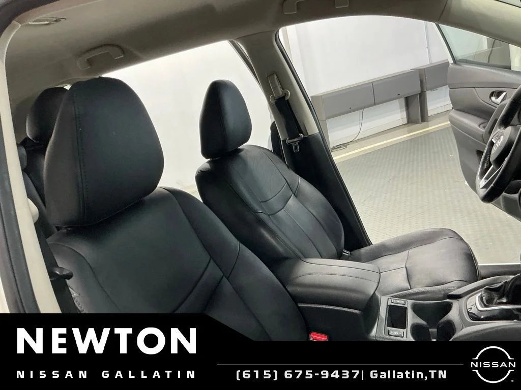 Used 2018 Pearl White Nissan SV image 14