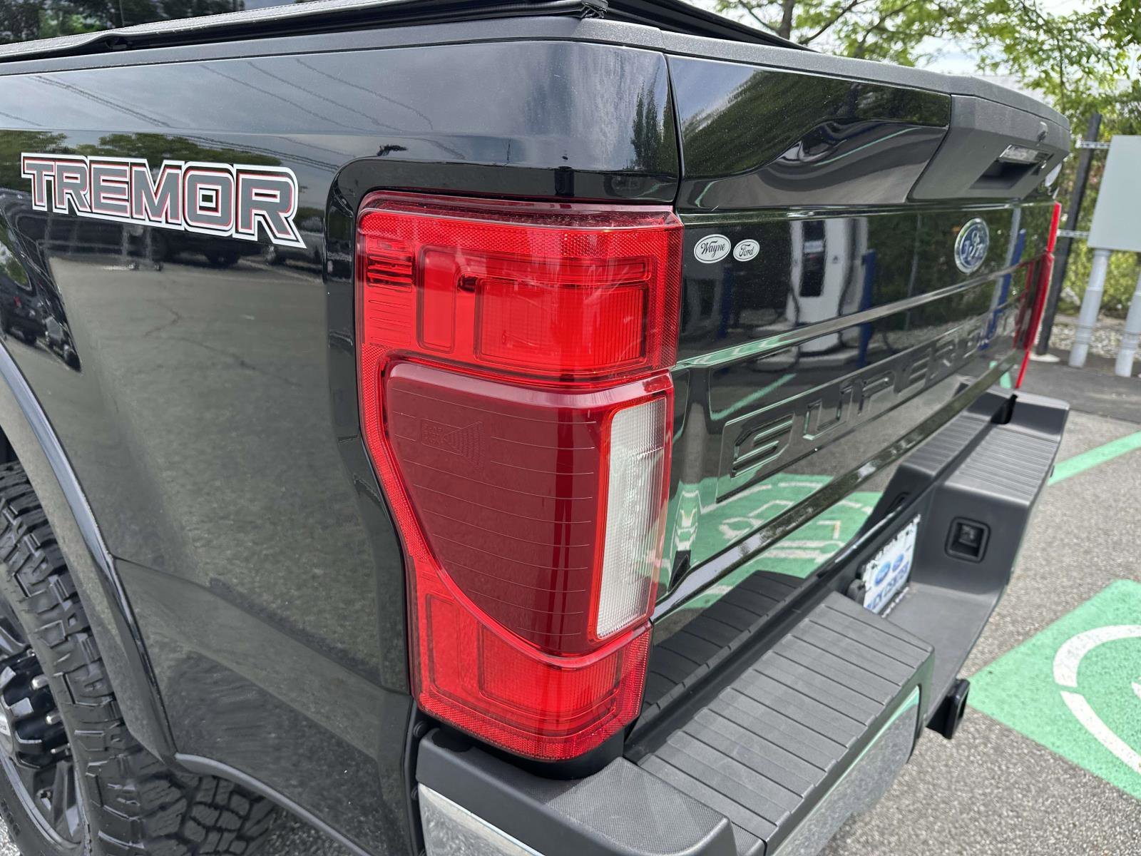 Used 2020 Black Ford LARIAT image 10